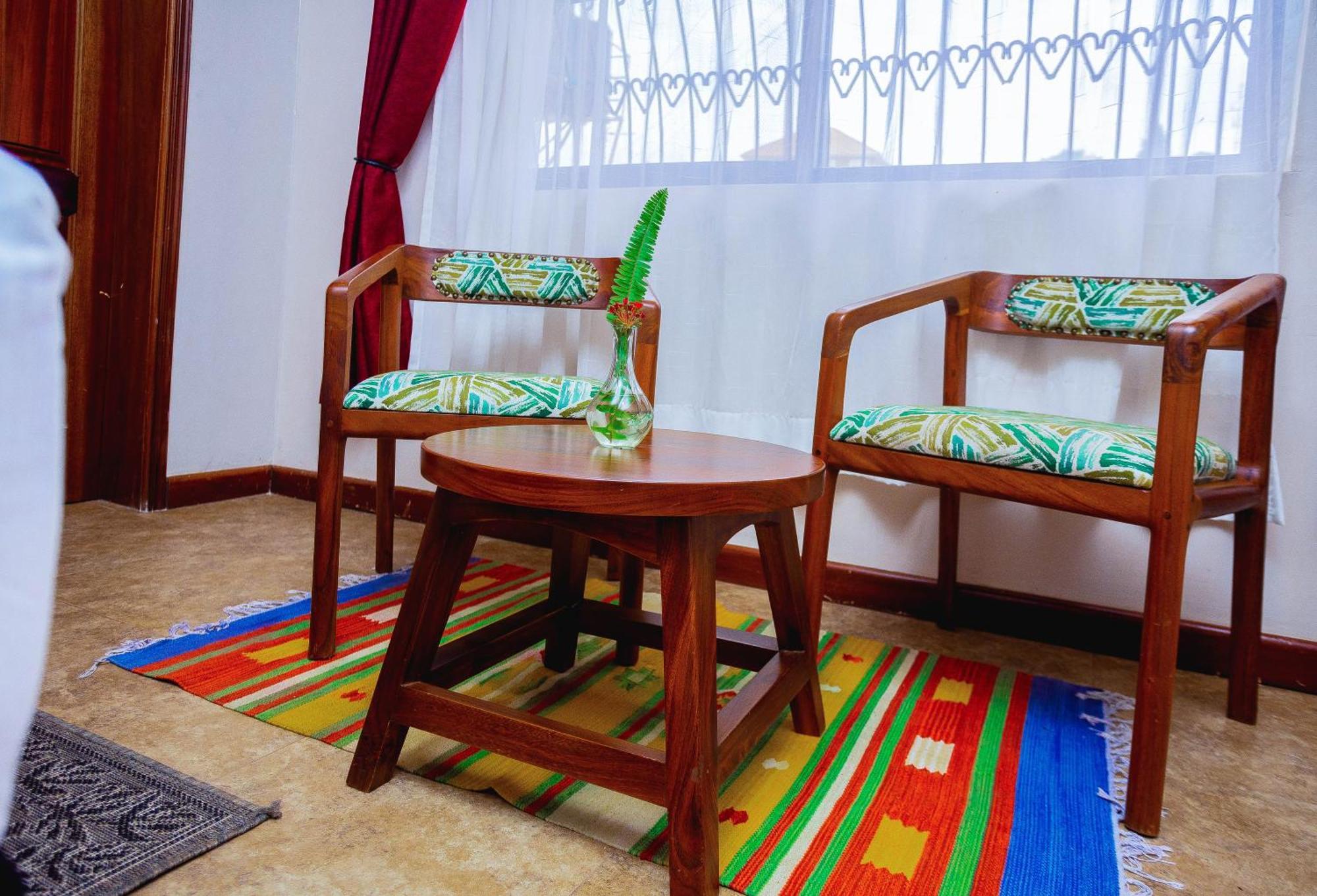Gazelle Guest House Kampala Buitenkant foto